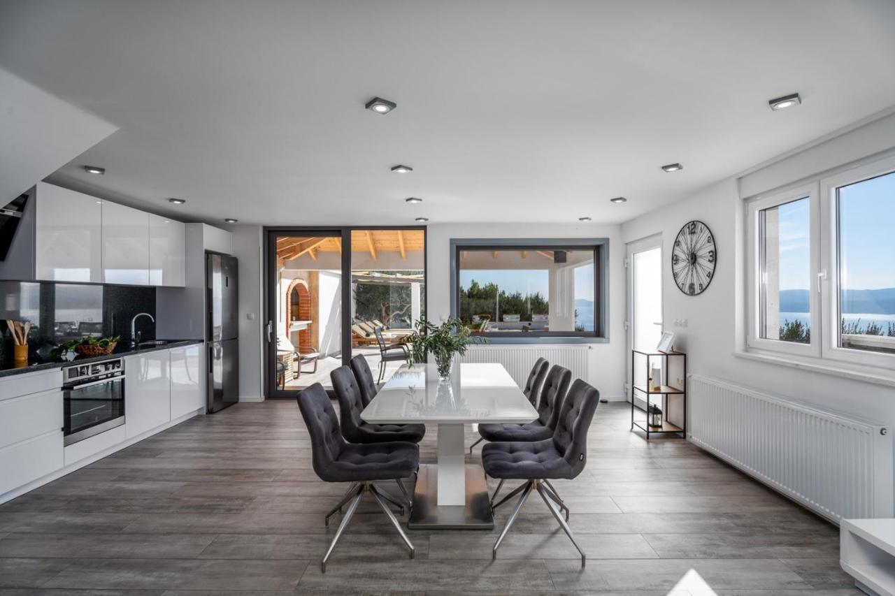 Villa Dream With Private Pool, 2 Bedrooms With En-Suite Bathrooms, Sea View Omis Exterior photo