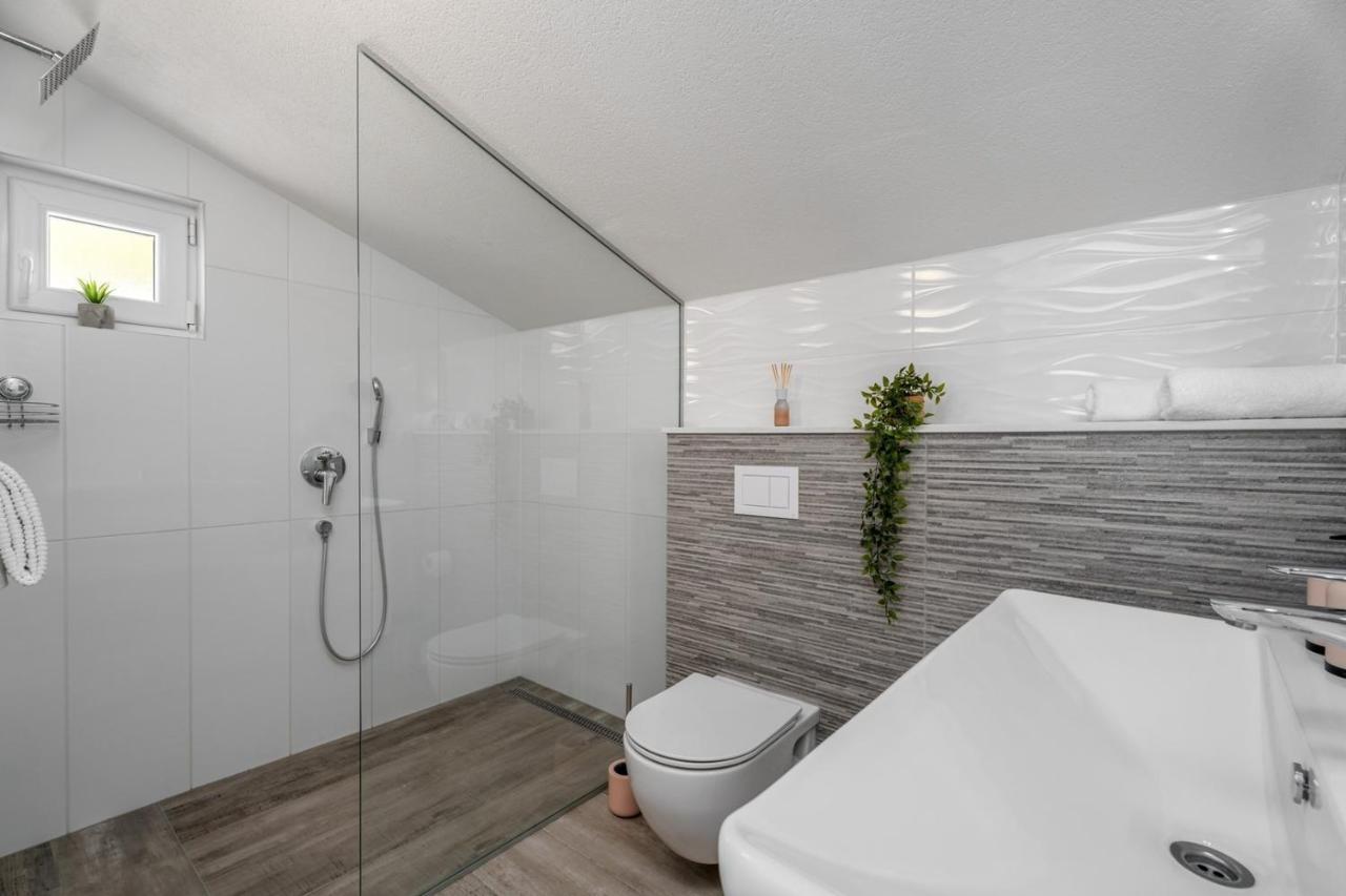 Villa Dream With Private Pool, 2 Bedrooms With En-Suite Bathrooms, Sea View Omis Exterior photo