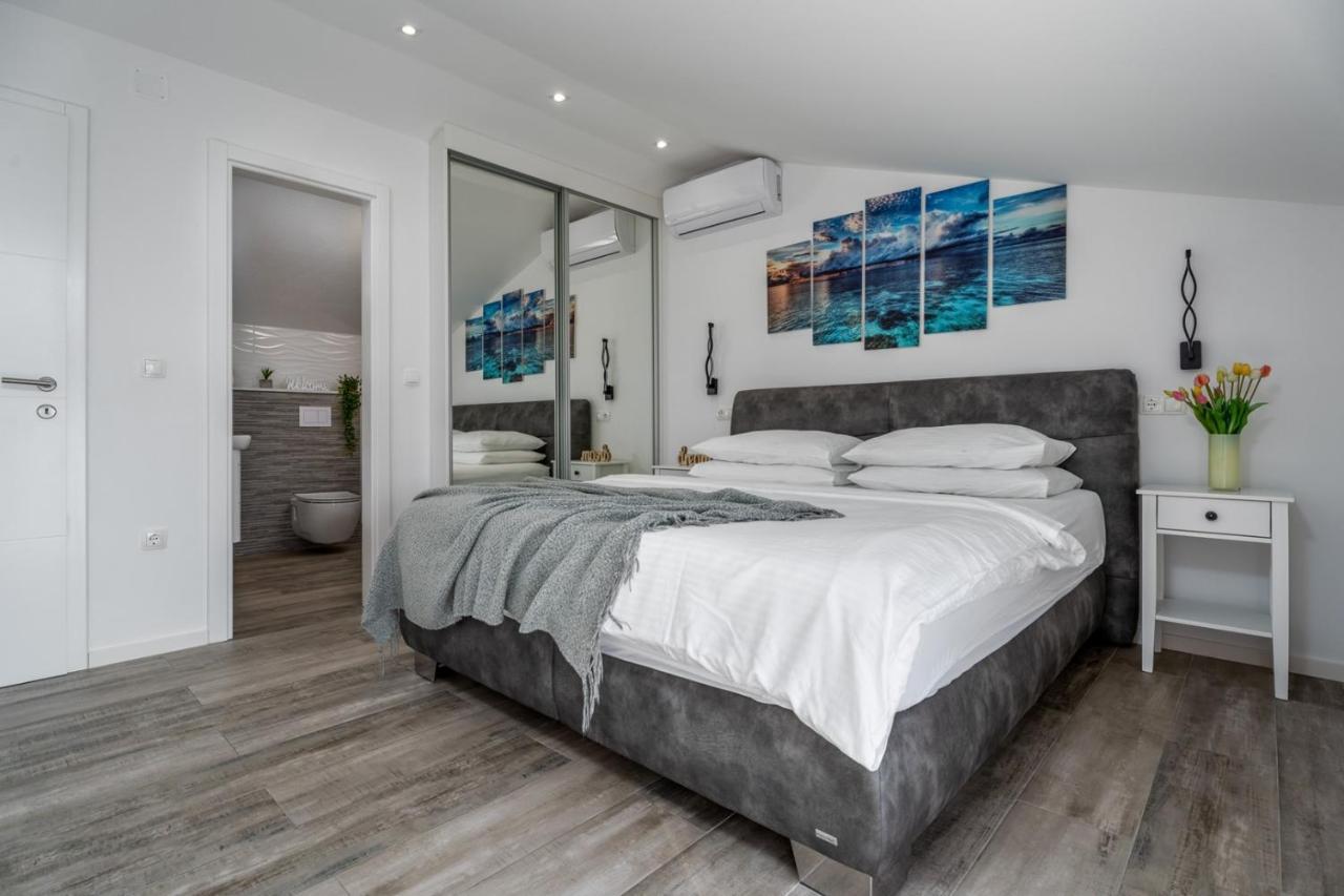 Villa Dream With Private Pool, 2 Bedrooms With En-Suite Bathrooms, Sea View Omis Exterior photo