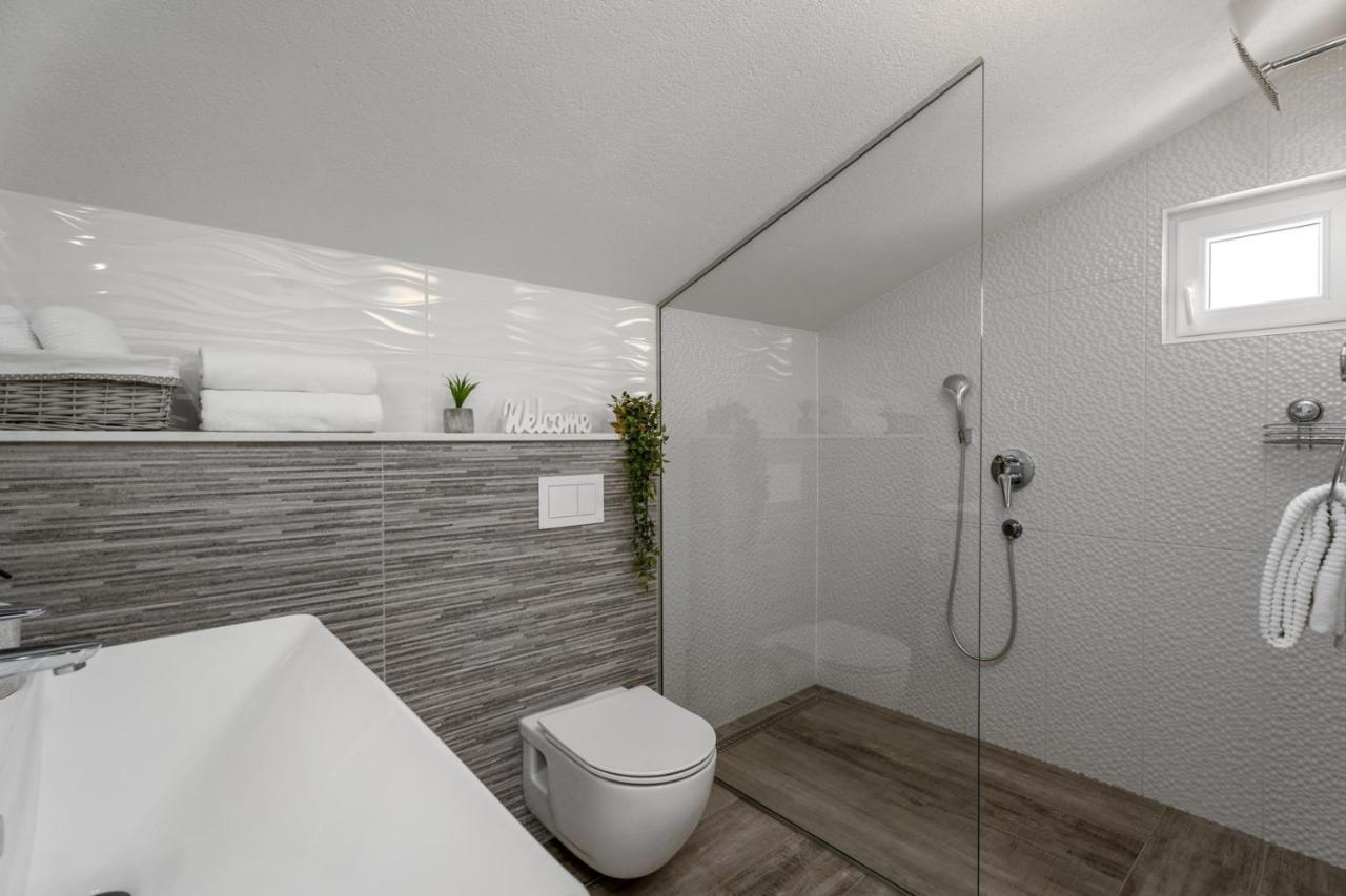 Villa Dream With Private Pool, 2 Bedrooms With En-Suite Bathrooms, Sea View Omis Exterior photo